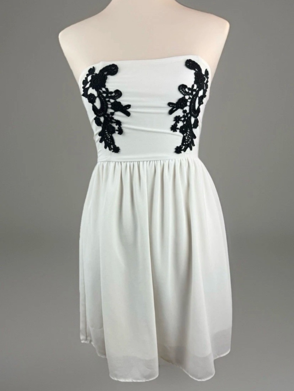 Altar’d State Strapless White Mini Dress Small Black Lace Appliqué Fit & Flare